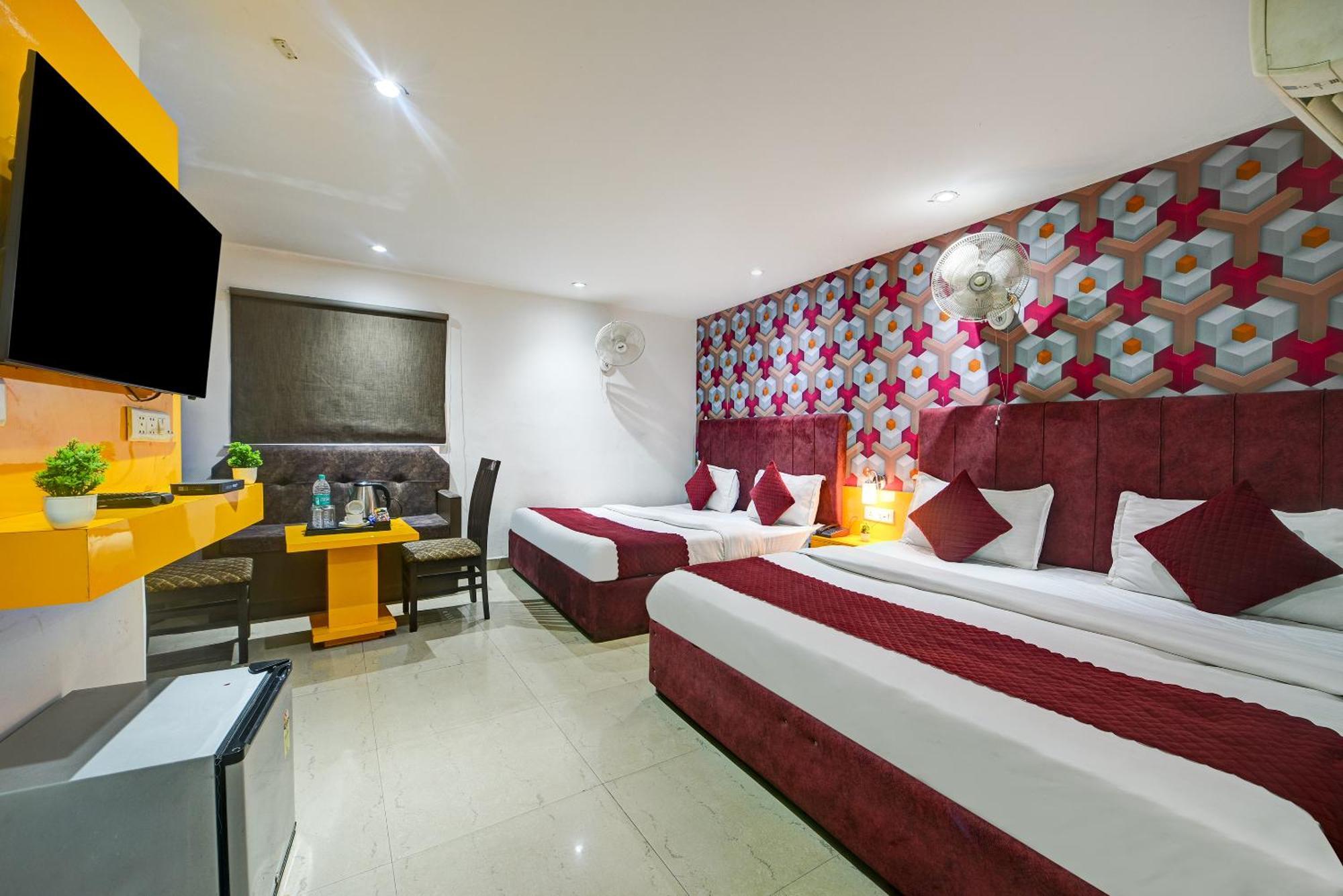 Hotel Kelvish -igi Airport 4*