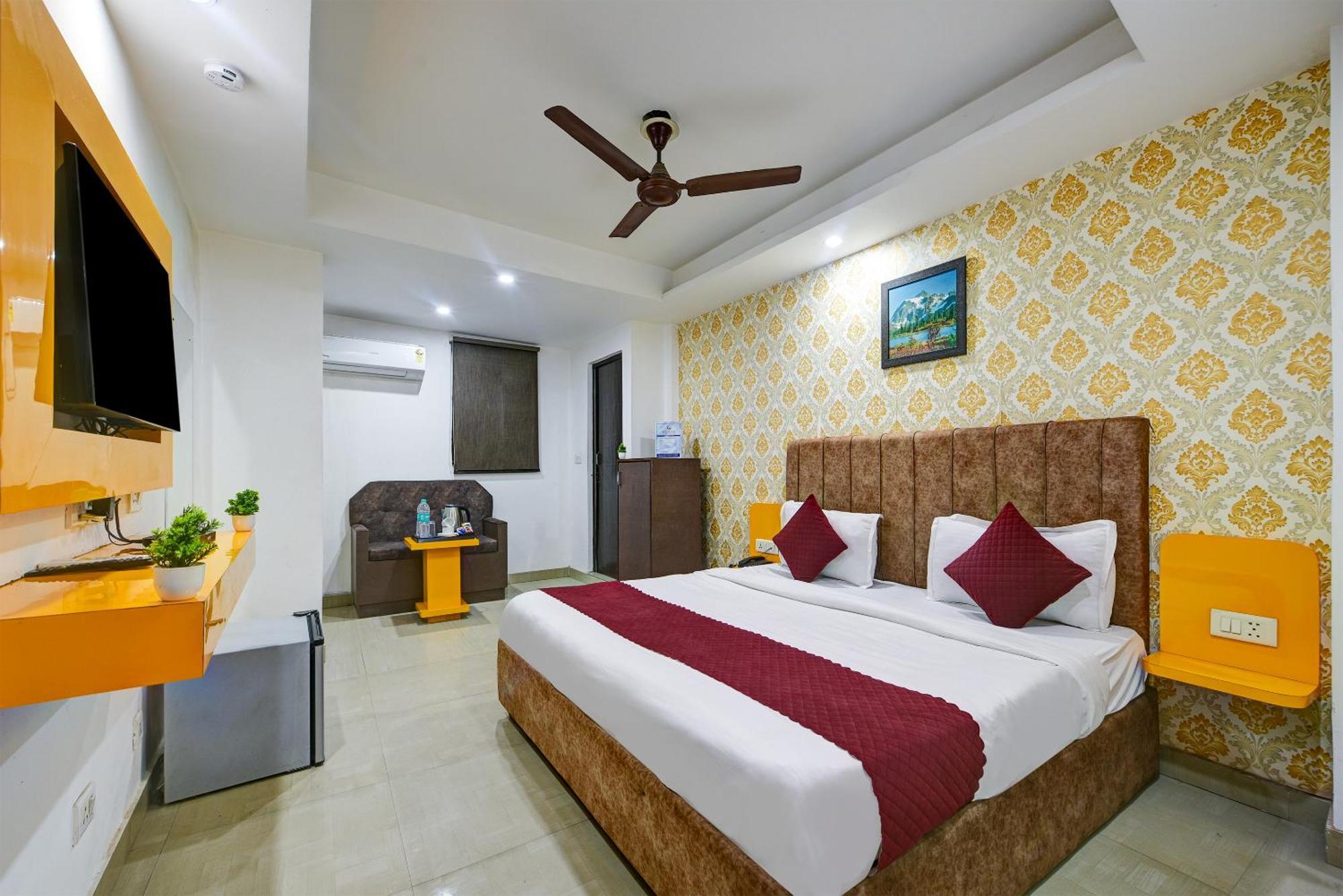 Hotel Kelvish -igi Airport 4*
