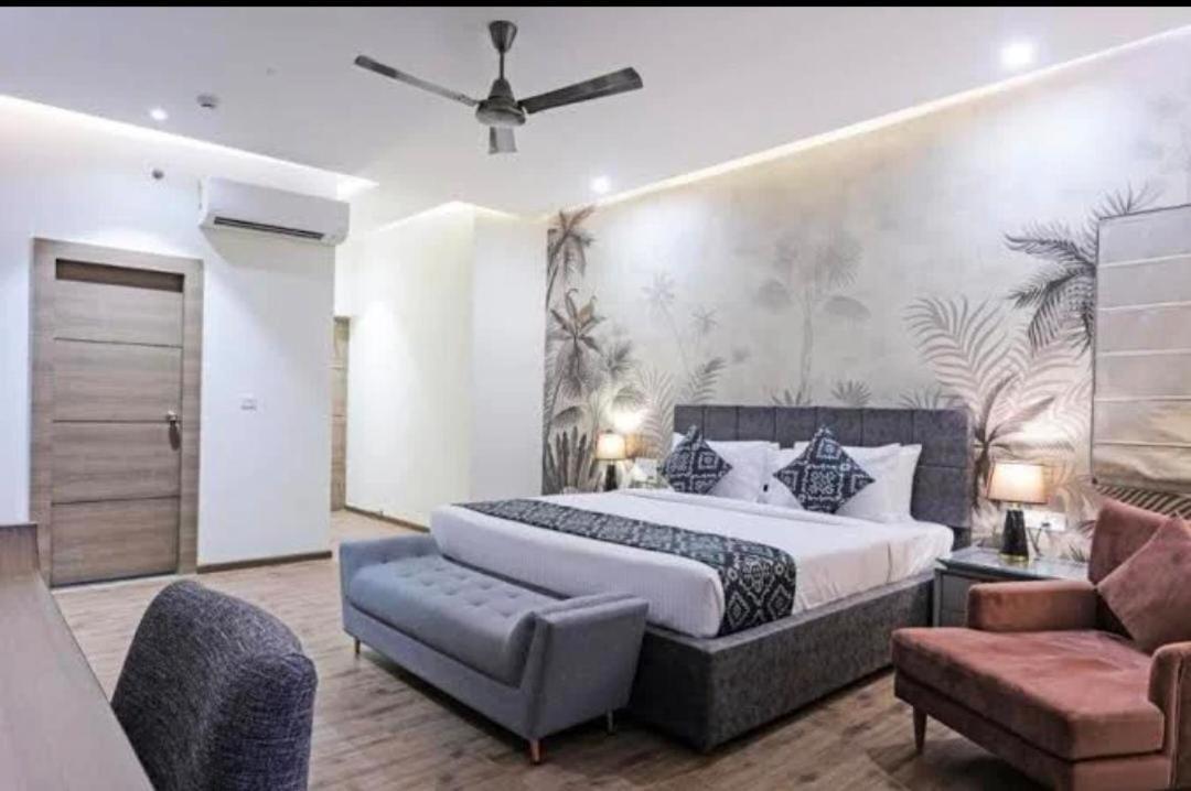 Hotel Kelvish -igi Airport 4*