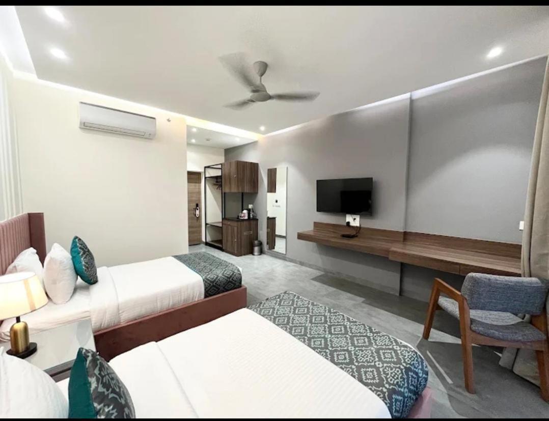 Hotel Kelvish -igi Airport 4*